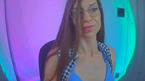 Snapshot of larawintersxxx chatting on 10.11.25 larawintersxxx online show from 10.11.25