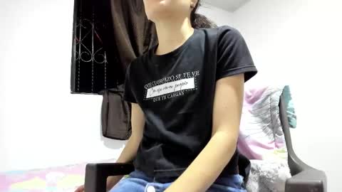 Snapshot of larissalol chatting on 10.26.25 larissalol online show from 10.26.25