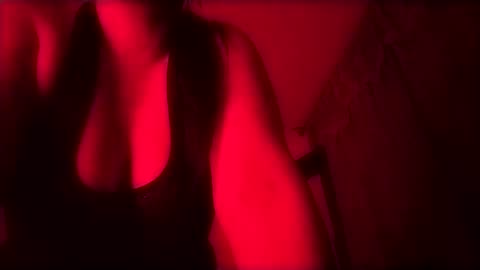 Snapshot of las_prins chatting on 10.27.25 primcesa online show from 10.27.25