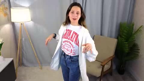 Snapshot of lashawnkarczewski chatting on 11.24.25 Sonya online show from 11.24.25