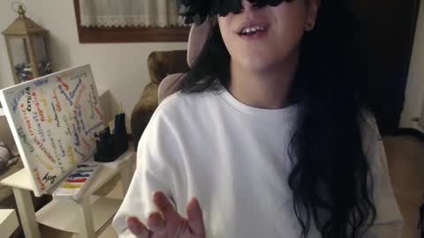 Snapshot of lasolitaauri chatting on 03.01.25 Auri online show from 03.01.25