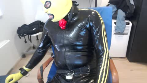 Snapshot of latexslaafboy2 chatting on 03.10.25 latexslaafboy online show from 03.10.25