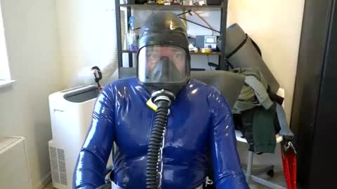 Snapshot of latexslaafboy2 chatting on 10.09.25 latexslaafboy online show from 10.09.25