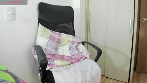 Snapshot of latin__curly chatting on 02.26.25 Afrodita online show from 02.26.25