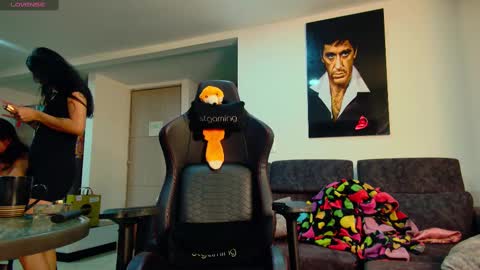 Snapshot of latin_couple77 chatting on 02.23.25 Sara y Andy online show from 02.23.25