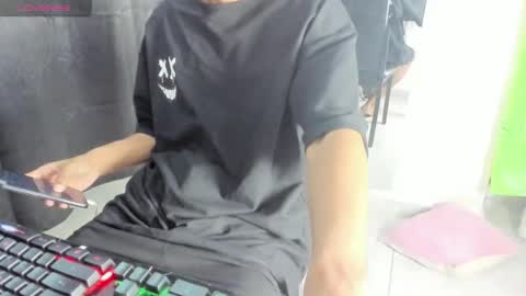 Snapshot of latinking_master chatting on 10.27.25 latinking_master online show from 10.27.25