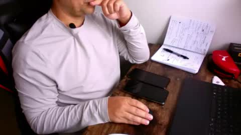 Snapshot of latino8484 chatting on 11.12.25 latino8484 online show from 11.12.25