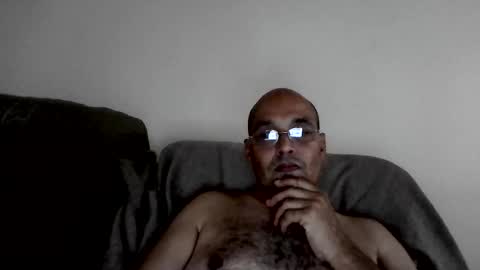 Snapshot of latinoinfla chatting on 10.04.25 latinoinfla online show from 10.04.25