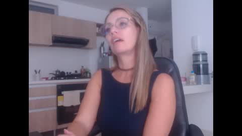 Snapshot of latinpaprika chatting on 10.23.25 latinpaprika online show from 10.23.25