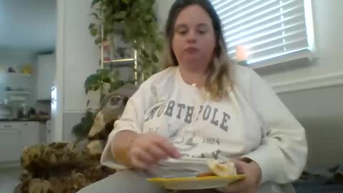 Snapshot of laulauma chatting on 01.06.25 LauLauMa online show from 01.06.25