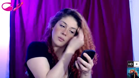 Snapshot of laura_fountain_ chatting on 01.31.25 weedcam Curly Laura OF online show from 01.31.25