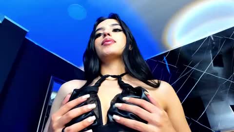 Snapshot of laura_hentai chatting on 12.03.24 Laura online show from 12.03.24