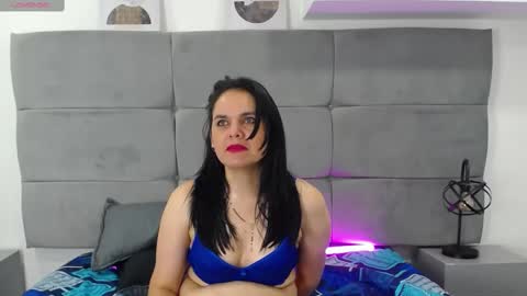 Snapshot of laura_hotties chatting on 02.22.25 laura hotties online show from 02.22.25