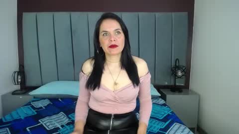 Snapshot of laura_hotties chatting on 02.26.25 laura hotties online show from 02.26.25