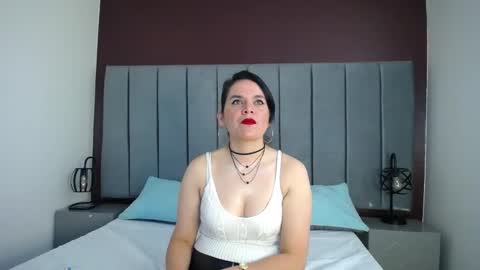 Snapshot of laura_hotties chatting on 03.01.25 laura hotties online show from 03.01.25