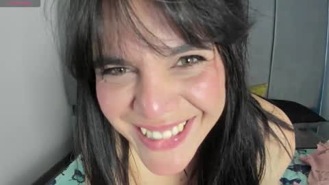 Snapshot of laura_hotties chatting on 09.18.25 laura hotties online show from 09.18.25
