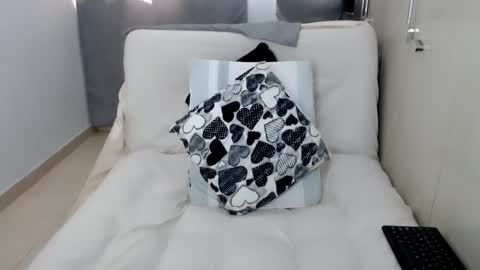 Laura online show from 11.22.25