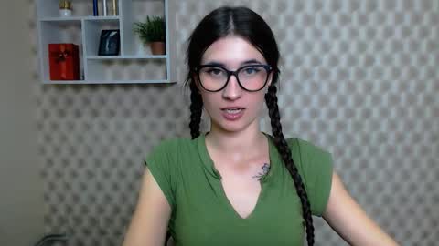 Laura online show from 11.05.25