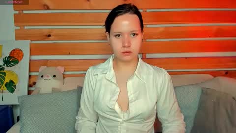 Snapshot of lauraellinss chatting on 10.10.25 Laura online show from 10.10.25