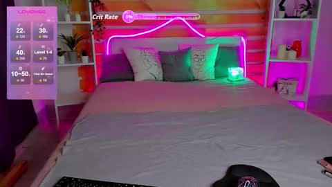 Snapshot of lauraellinss chatting on 10.19.25 Laura online show from 10.19.25