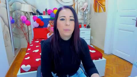 Snapshot of laurasinfull chatting on 02.11.25 Laura online show from 02.11.25