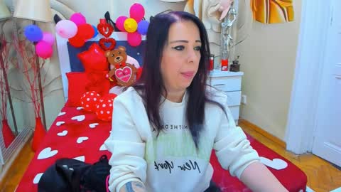 Snapshot of laurasinfull chatting on 02.15.25 Laura online show from 02.15.25