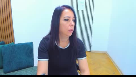 Snapshot of laurasinfull chatting on 09.28.25 Laura online show from 09.28.25