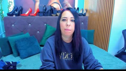 Snapshot of laurasinfull chatting on 10.06.25 Laura online show from 10.06.25