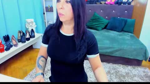 Snapshot of laurasinfull chatting on 10.07.25 Laura online show from 10.07.25