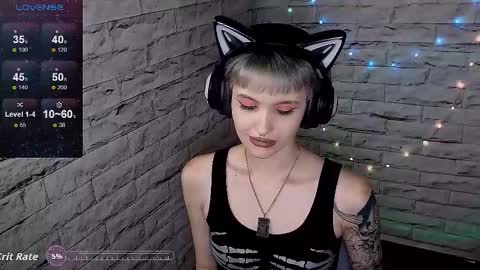 Snapshot of lauren_raquel chatting on 10.18.25 Eva online show from 10.18.25
