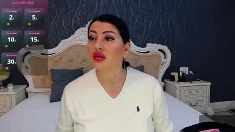 Snapshot of laurenjenssen chatting on 12.29.24 Laura online show from 12.29.24