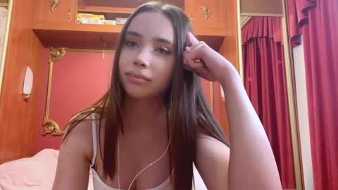 Snapshot of laurenmarney chatting on 12.03.25 Laura online show from 12.03.25