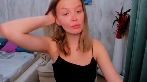 Snapshot of laurennhill chatting on 09.15.25 laurennhill online show from 09.15.25