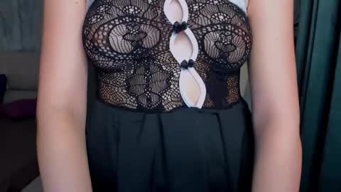 Snapshot of laurennhill chatting on 09.22.25 laurennhill online show from 09.22.25