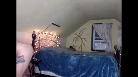 Snapshot of laureybabe44 chatting on 12.18.24 Lauren online show from 12.18.24