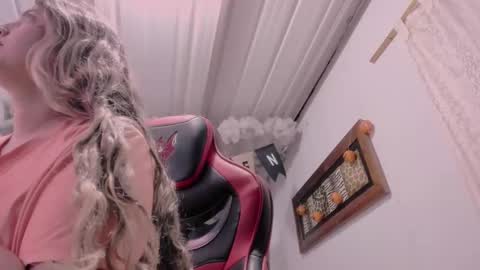 Lauu G online show from 10.24.25