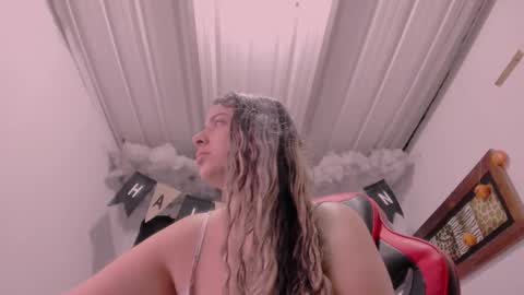 Lauu G online show from 10.27.25