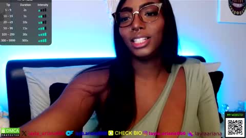 Snapshot of laylaariana chatting on 10.10.25 laylaariana online show from 10.10.25