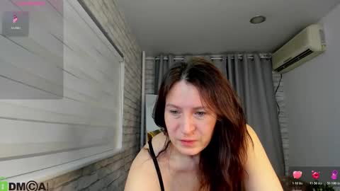 Snapshot of lea_shadom chatting on 12.05.25 Lea online show from 12.05.25