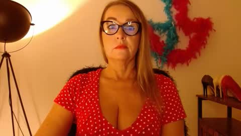 Snapshot of leadesire chatting on 10.27.25 LEA online show from 10.27.25