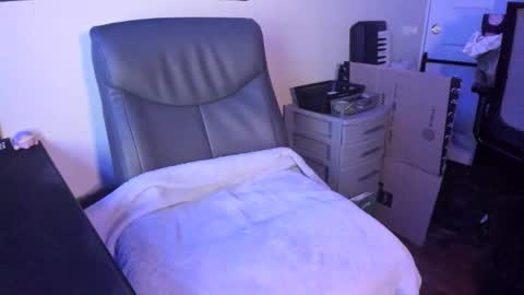 Snapshot of leafyyyyyy chatting on 12.04.25 Leafy online show from 12.04.25