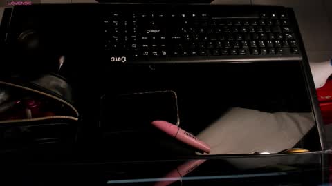 Snapshot of leahnovac chatting on 10.06.25 leahnovac online show from 10.06.25