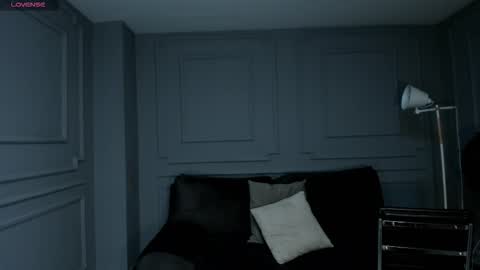 Snapshot of leahnovac chatting on 10.09.25 leahnovac online show from 10.09.25