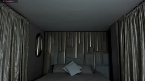 Snapshot of leahnovac chatting on 10.20.25 leahnovac online show from 10.20.25