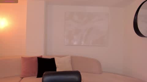 Snapshot of leahnovac chatting on 10.28.25 leahnovac online show from 10.28.25