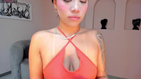 Snapshot of leahnovac chatting on 10.31.25 leahnovac online show from 10.31.25