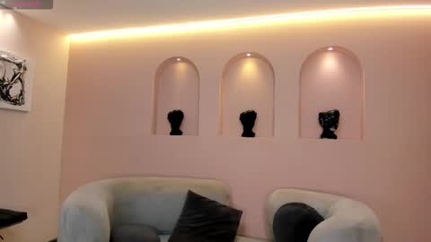 Snapshot of leahnovac chatting on 11.01.25 leahnovac online show from 11.01.25