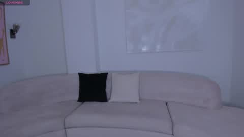 Snapshot of leahnovac chatting on 11.10.25 leahnovac online show from 11.10.25