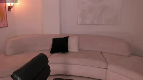 Snapshot of leahnovac chatting on 11.13.25 leahnovac online show from 11.13.25