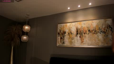 Snapshot of leahnovac chatting on 12.03.25 leahnovac online show from 12.03.25